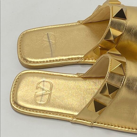 Valentino Garavani Roman Stud Metallic Leather Slippers - Picture 5 of 12